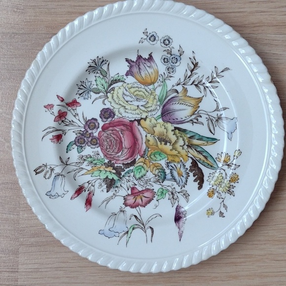 Plates Windsor Ware Garden Bouquet Made in England Two 8 inch diameter Vintage - Picture 2 of 5